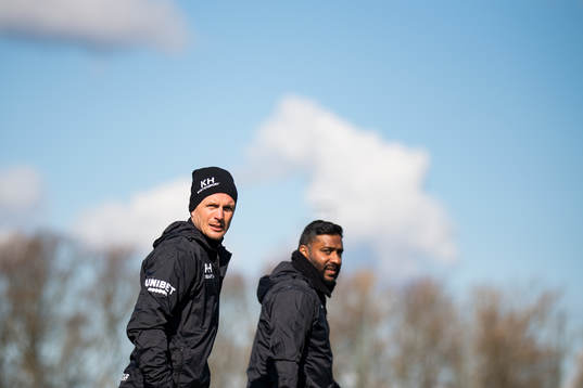 Tränare Kristian Haynes och assisterande tränare