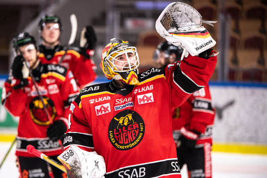 Luleås målvakt Joel Lassinantti jublar