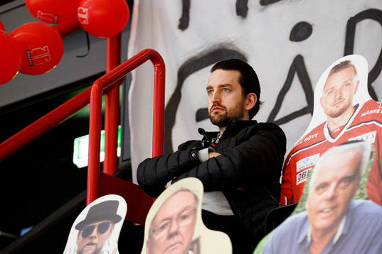 Örebros målvakt Jhonas Enroth på läktarplats