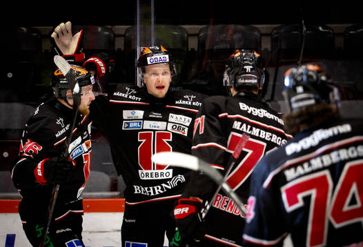 Örebros Gustav Backström jublar vid 1-1