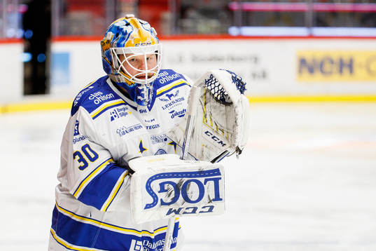 Leksands målvakt Janne Juvonen deppar