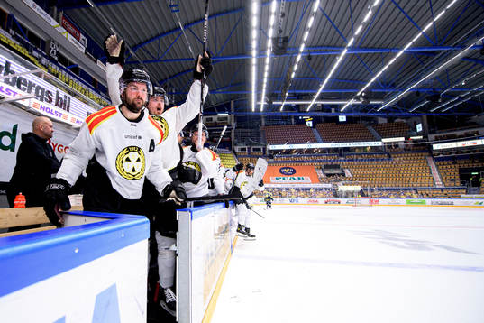 Bläddra bland fler bilder av Ishockey, Kval till SHL, match 4, HV71 - Brynäs