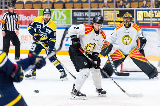 Brynäs Kristofer Berglund täcker skott