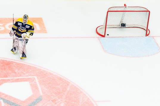 s målvakt Jonas Gunnarsson deppar
