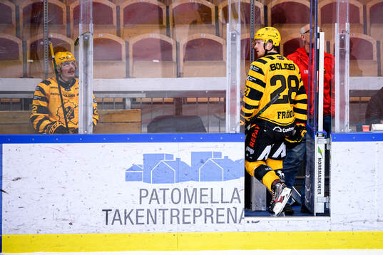 Skellefteås Jonathan Johnson och Jesper Frödén deppar