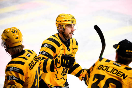 Skellefteås Joakim Lindström jublar