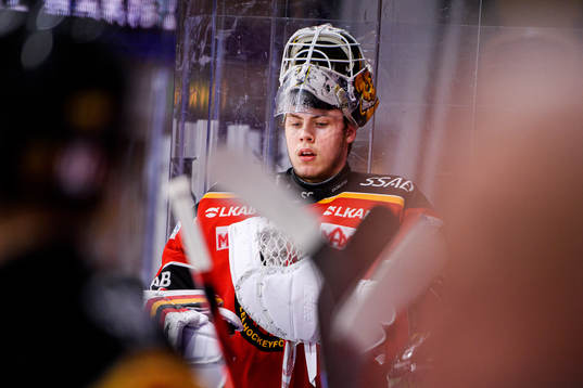 Luleås målvakt Jesper Wallstedt deppar