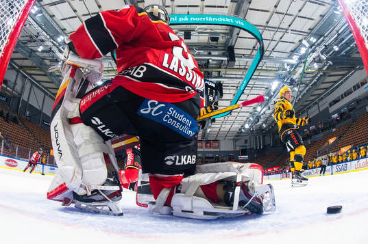 Luleås målvakt Joel Lassinantti deppar