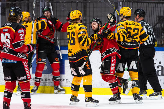 Skellefteås Rickard Hugg och Luleås Chris Desousa