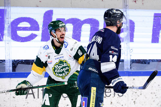 Björklövens Tyler Vesel jublar