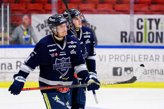Karlskogas Aleksi Rekonen och Linus Karlsson deppar