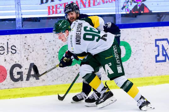 Björklövens Pontus Andreasson och Karlskogas Victor