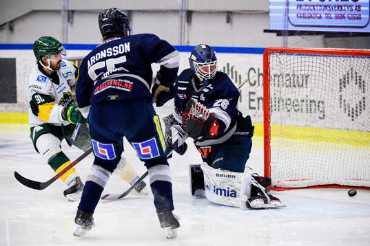 Björklövens Alex Hutchings gör 1-6 bakom Karlskogas