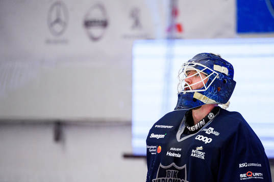 Karlskogas målvakt Stefan Steen  deppar