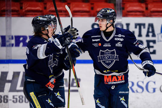 Karlskogas Linus Karlsson jublar