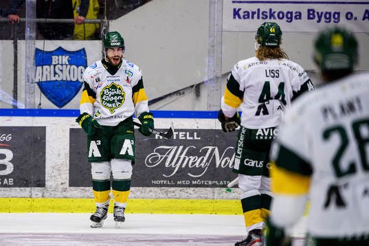 Björklövens Gustav Possler jublar