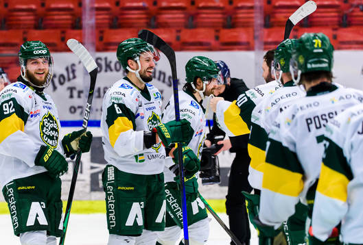 Björklövens Daniel Norbe och Alexander Deilert jublar