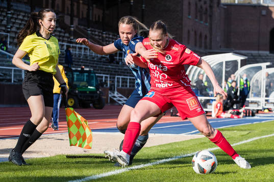 Djurgårdens Hanna Ekengren och Örebros Elin Pikkujämsä