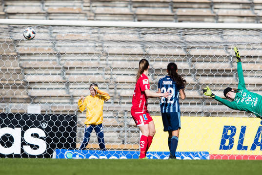 Djurgårdens Sara Olai  (ej i bild)ngör 1-0 för