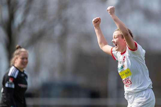 Borgebys Nova Karlsson jublar