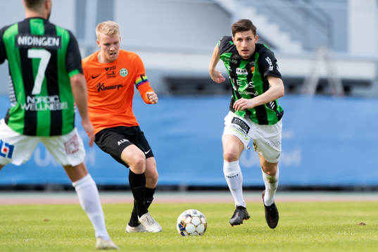 Västerås Simon Johansson och GAIS Adnan Maric