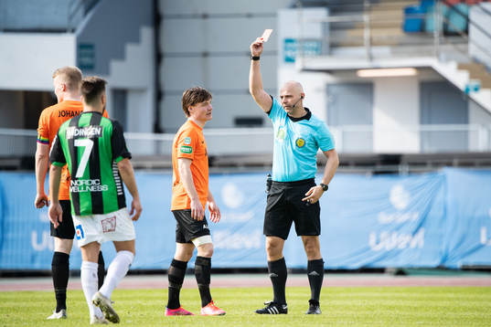 Västerås Filip Almström Tähti tilldelas ett rött kort