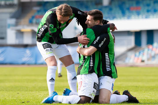 GAIS Adam Egnell, Michael Kargbo och Adnan Maric jublar