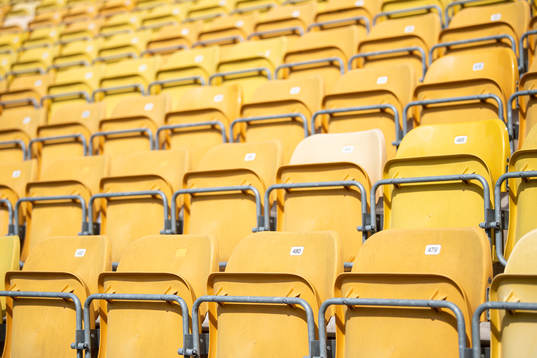uTomma stolar på läktaren nder en träning med Elfsborg