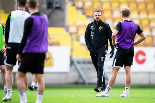 manager Jimmy Thelin