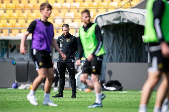 manager Jimmy Thelin