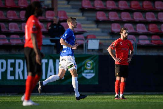Vasalunds Kebba Ceesay och Elias Durmaz deppar