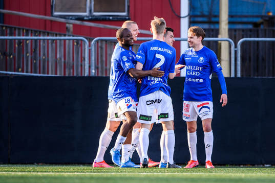 Trelleborgs Johan Blomberg (h) jublar med lagkamrater