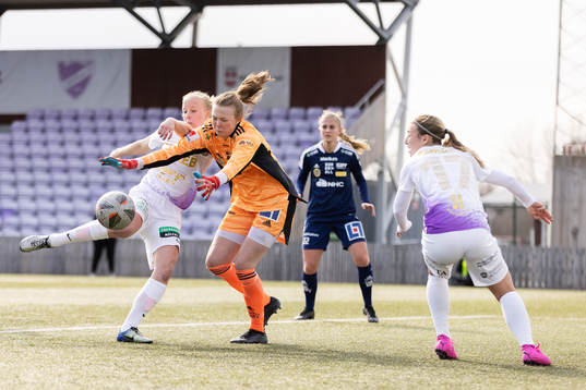 Jitex Linnea Strömberg gör 3-0 bakom Sundsvalls målvakt