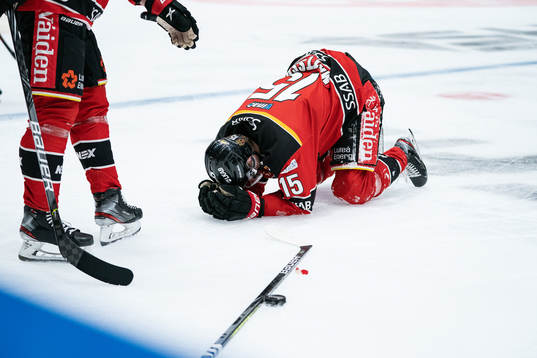 Luleås Carl Mattsson har ont