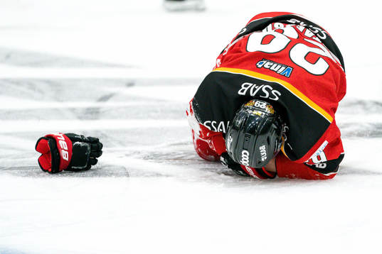 Luleås Erik Gustafsson har ont