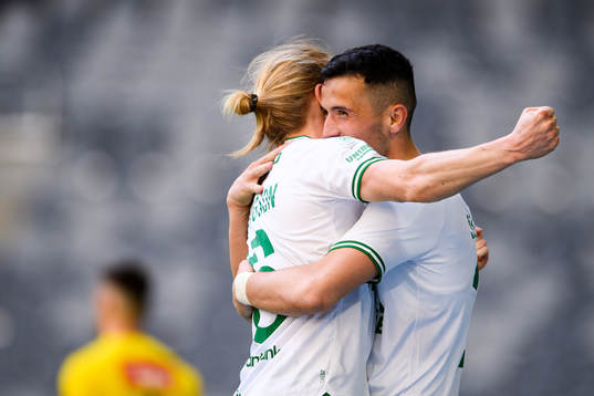 Hammarbys Gustav Ludwigson och Astrit Selmani jublar