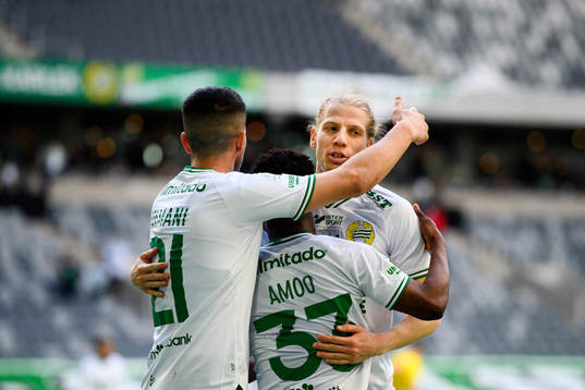 Hammarbys Astrit Selmani , Gustav Ludwigson och Akinkunmi