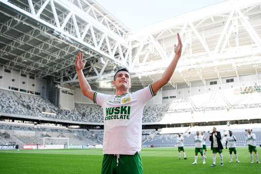 Hammarbys Astrit Selmani jublar