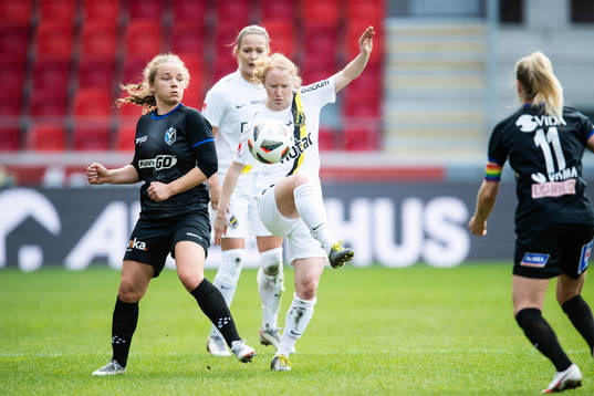 s Caroline Murray och Växjös Signe Holt Andersen
