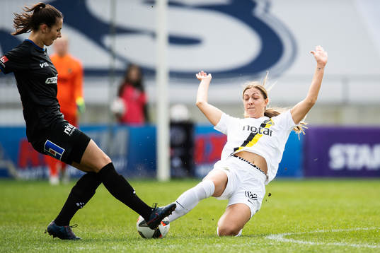 s Hannah Davidson och Växjös Nellie Karlsson
