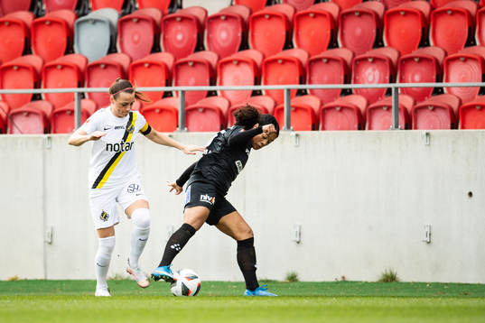s Hallbera Gisladottir och Växjös Evelina Duljan
