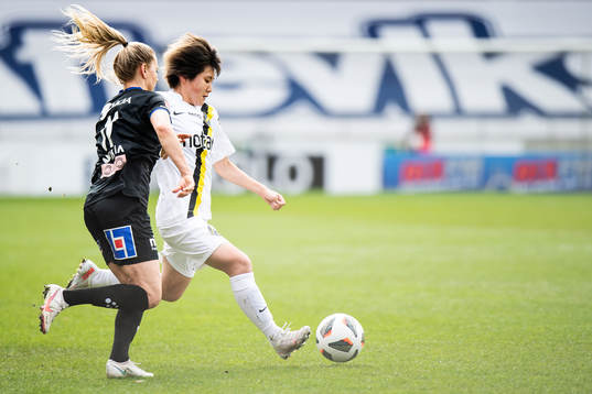 s Honoka Hayashi och Växjös Emmi Alanen
