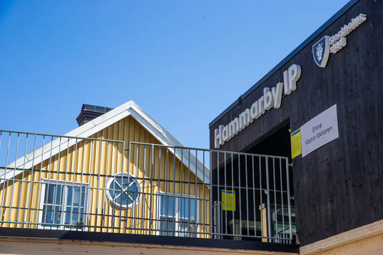 Hammarby IP innan fotbollsmatchen i Damallsvenskan mellan