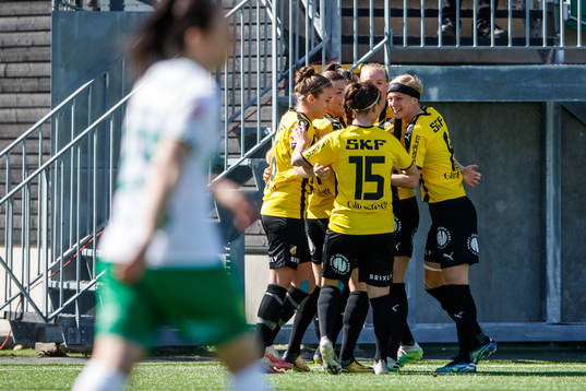 Häckens spelare jublar