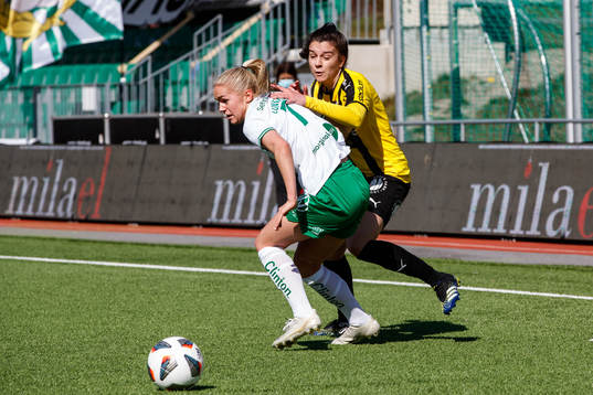 Hammarbys Hanna Lundkvist och Häckens Anna Julia Csiki