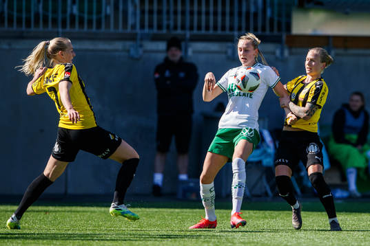 Häckens Stina Blackstenius och Filippa Curmark mot