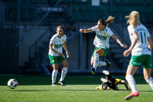 Hammarbys Hanna Folkesson och Häckens Lotta Ökvist