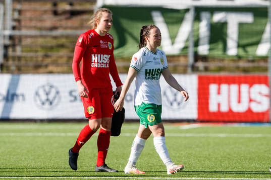 Hammarbys målvakt Anna Tamminen och June Pedersen deppar