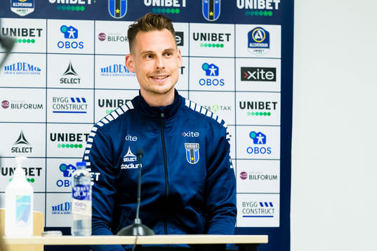 Sirius tränare Daniel Bäckström på presskonferensen