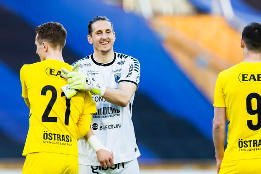 Sirius målvakt David Mitov Nilsson ser glad ut